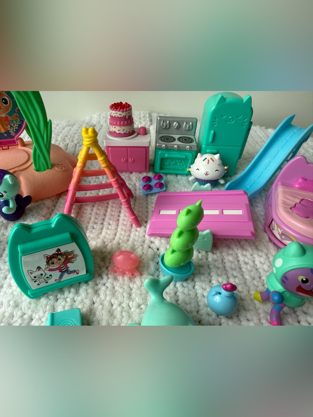 Gabby’s Dollhouse Furniture and Accessories - Picture 3 of 7